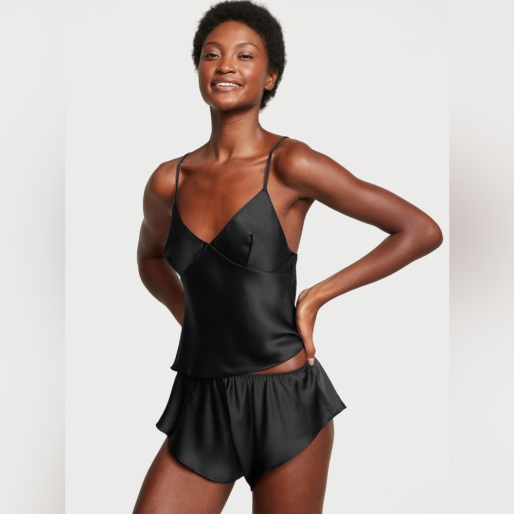 ❤️🎁❤️ NWT VICTORIA'S SECRET SPECIAL EDITION Satin Open-Back Cami & Shorts Set‎
